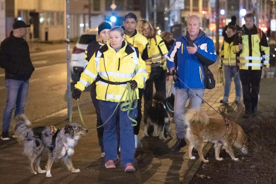 Eine private Initiative unterstützte die Polizei bei der Suche nach dem vermissten Jungen im Bahnhofsviertel.