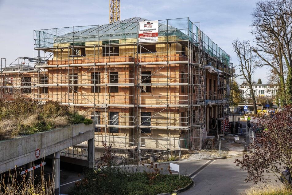 Im Sommer 2026 soll die Villa Romy hinter dem Parkhotel fertig sein.