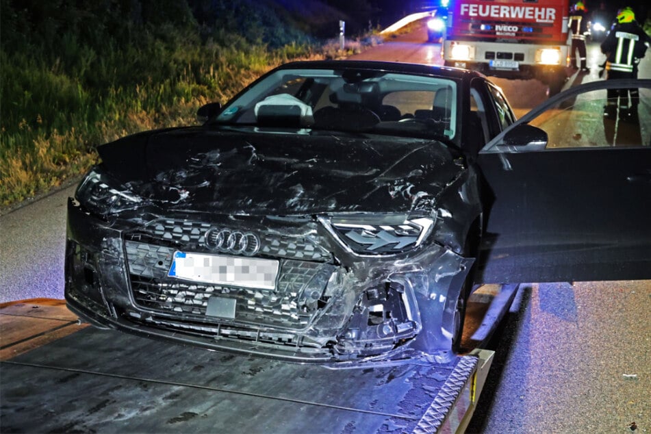 Heftiger Crash auf Bundesstraße: Junger Mann schwer verletzt, 32.000 Euro Schaden