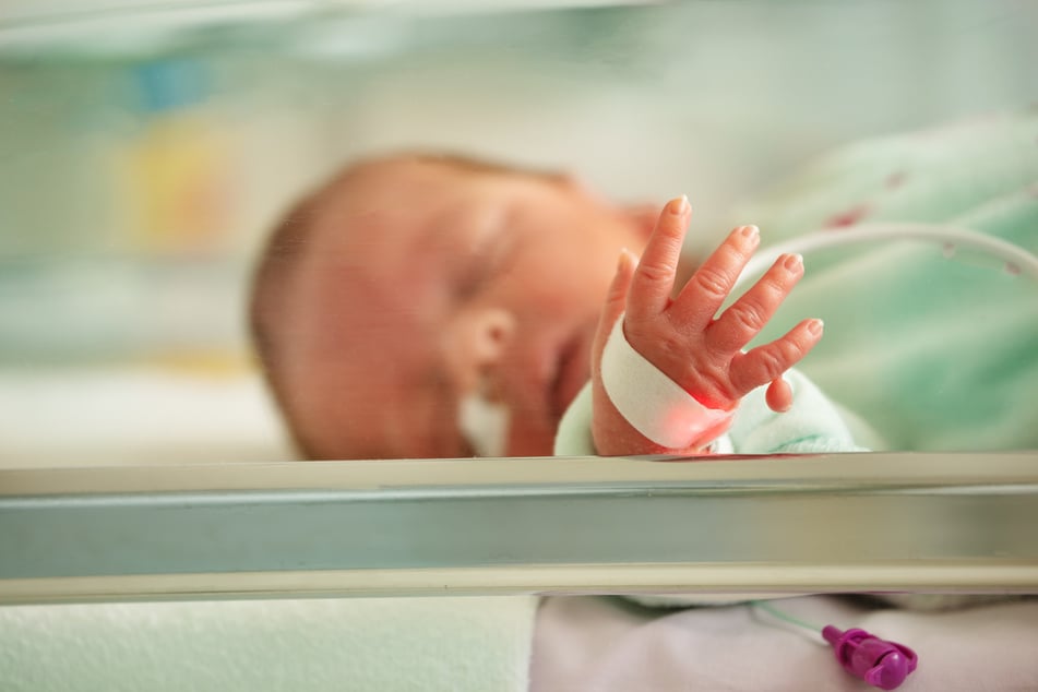 Mutter geschockt: Baby kommt mit 12 Fingern und Zehen zur Welt!