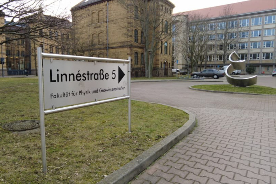 Die Leipziger Kripo ermittelt nach der Randale in der Fakultät für Physik und Geowissenschaften der Uni Leipzig wegen Hausfriedensbruchs und Sachbeschädigung.