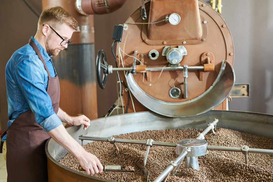 Pre-roasted coffee beans are done en masse, with complicated roasting machines.