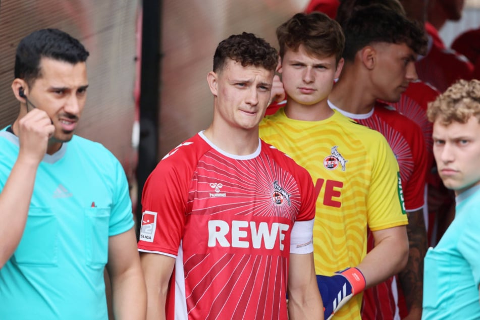 Zuletzt verlor Keeper Jonas Urbig (3.v.l.) seinen Stammplatz an Marvin Schwäbe (29, nicht im Bild).