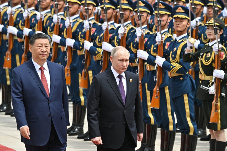 President Vladimir Putin (r.) congratulated Xi Jinping and the PRC for its 75th anniversary.