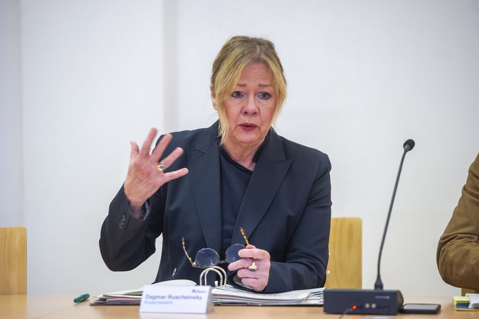 Kulturbürgermeisterin Dagmar Ruscheinsky (66, parteilos) nennt den SPD-Vorstoß existenzgefährdend für die Theaterstruktur.