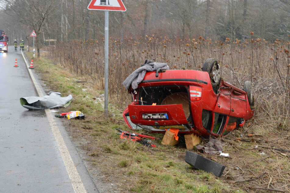Die Beifahrerin des roten Skodas hatte es am schlimmsten erwischt: Sie kam schwer verletzt ins Krankenhaus.