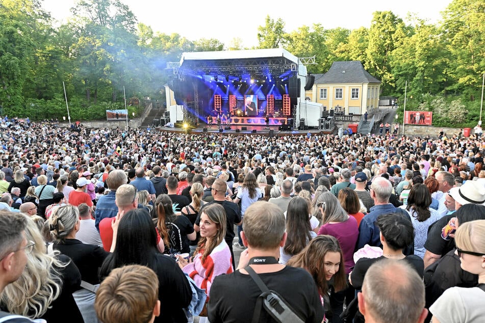 Die "Junge Garde" im Großen Garten war bestens gefüllt. Tausende hingen an den Lippen ihres Lieblings.