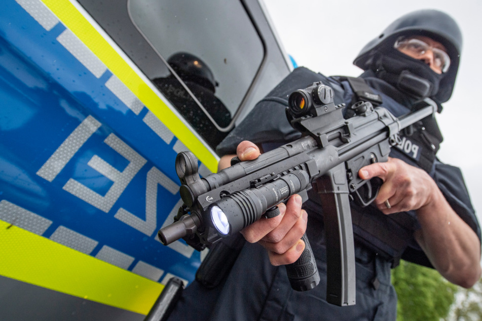 Mega-Fail: Neue Maschinenpistolen passen nicht in Thüringer Polizeiautos