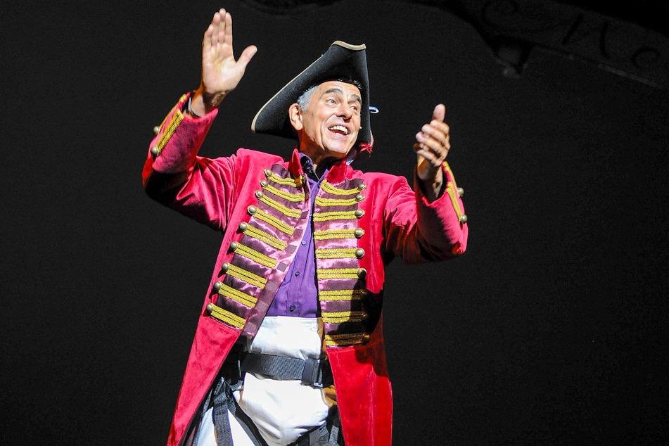 Ahmad Mesgarha als Lügenbaron Münchhausen.