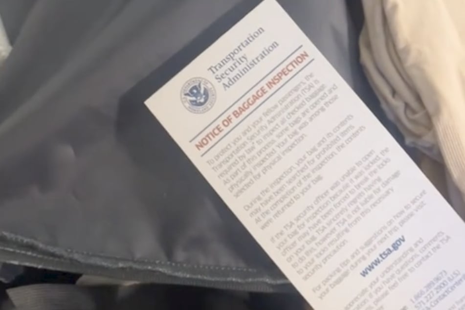 Die US-amerikanische Flughafensicherheit TSA hinterließ nach der Gepäckkontrolle diese Notiz in McKays Koffer.