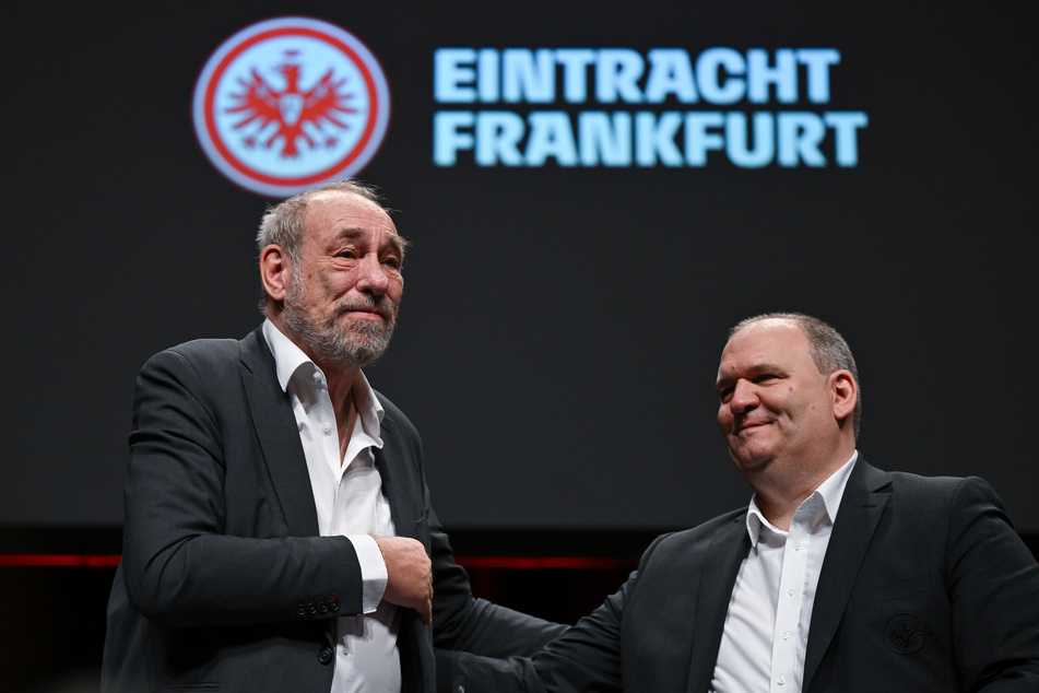 Peter Fischer (67, l.) dankte am Montagabend als Eintracht-Präsident ab. Seinen Posten übernimmt Mathias Beck (52).