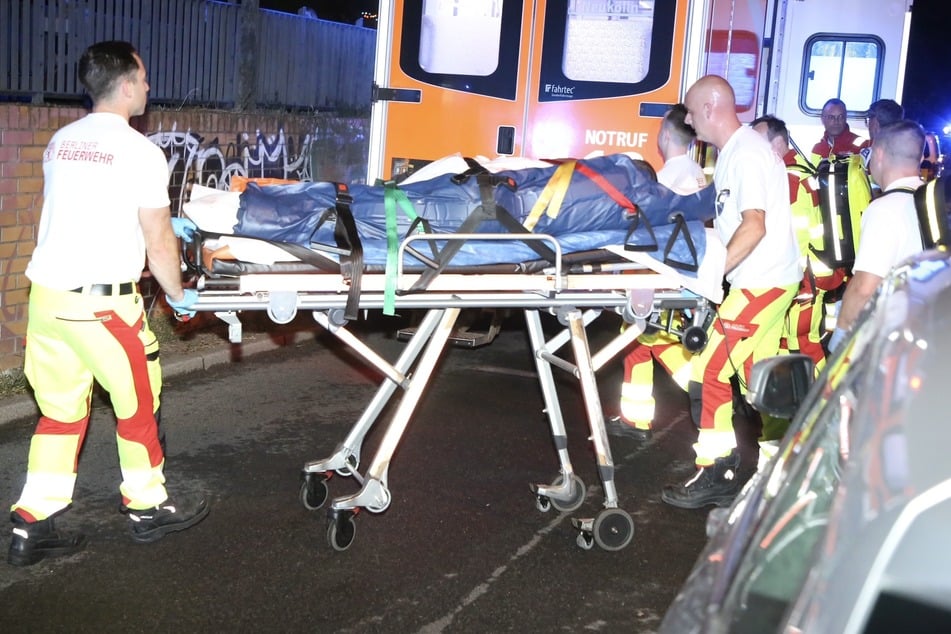 Der 36-Jährige wurde in ein Krankenhaus gebracht.