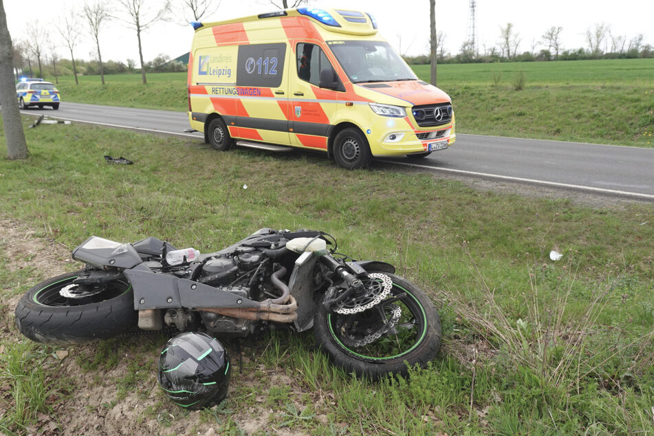 Ein 43-jähriger Motorradfahrer wurde am Sonntag bei einem Unfall in Leipzig schwer verletzt.