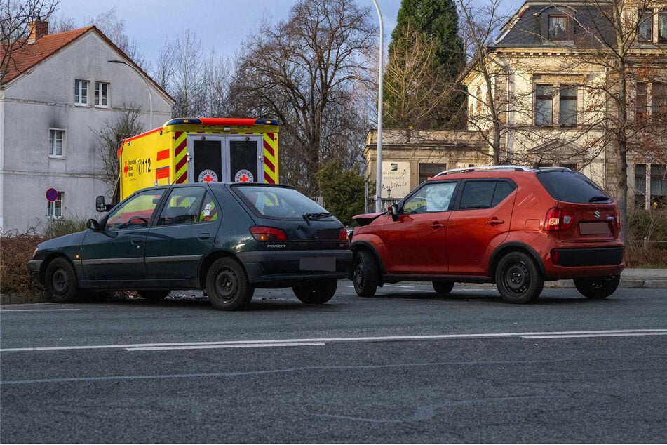 Beide Fahrer wurden leicht verletzt.