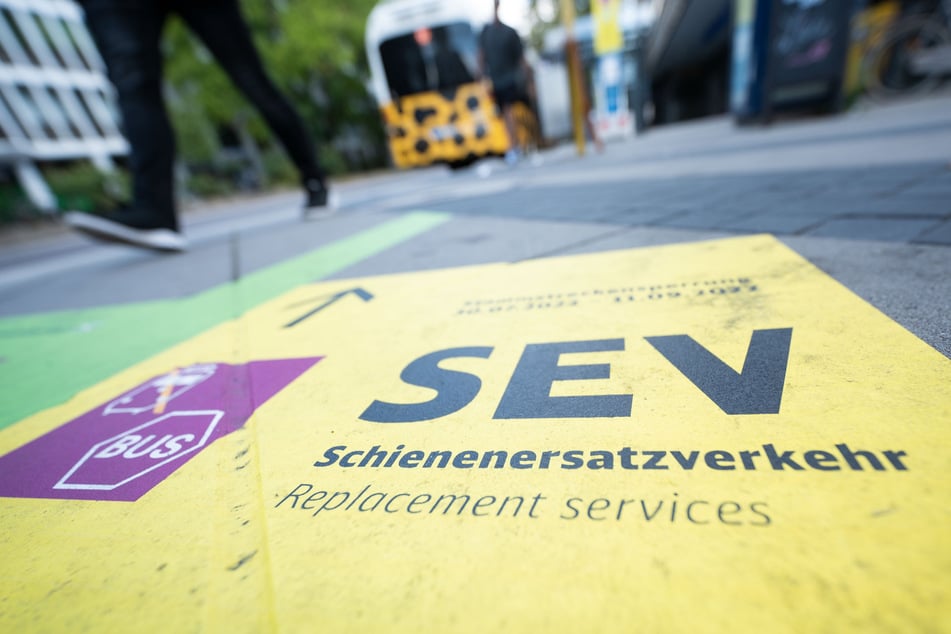Durch die Sperrungen mussten Pendler mit Ersatzbussen vorlieb nehmen.