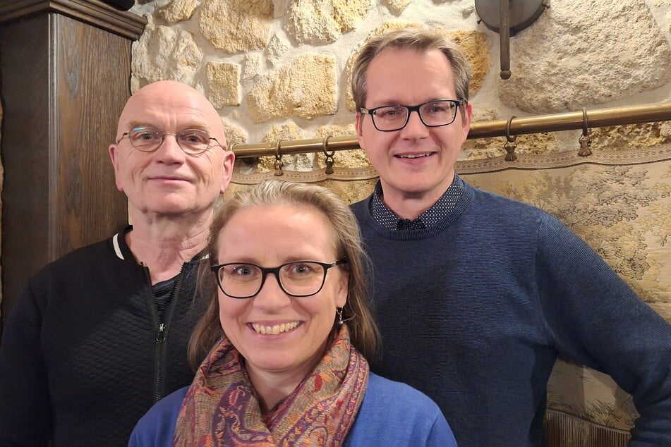 Dr. Peter Großer (l.), Manuela Gehre (M.) und Matthias Daberstiel gehören zum Vorstand des Heimatvereins Lockwitz.
