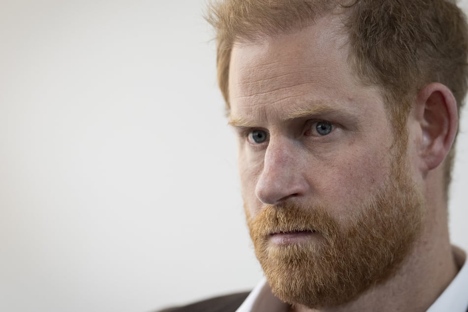 Fragwürdige Vertrauensprobe: Hat Prinz Harry einer Journalistin eine Pille in den Mund gesteckt?