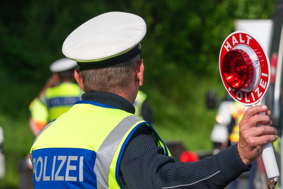 Polizeikontrolle endet tödlich: 35-Jähriger stürzt von Brücke