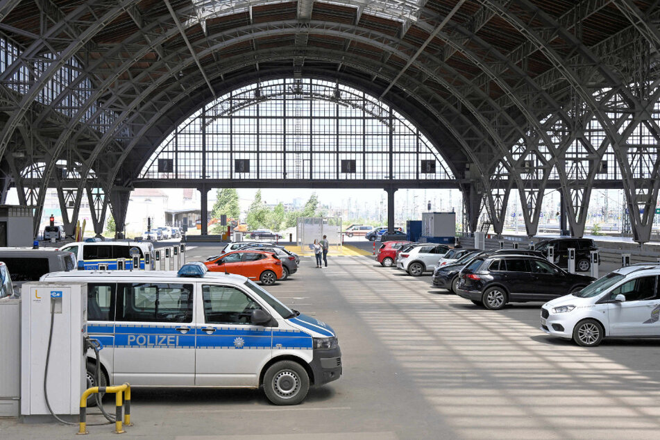 Sachsens einst größte Ladestation für E-Autos im Leipziger Hauptbahnhof wurde zum Parkplatz für "Verbrenner" degradiert.