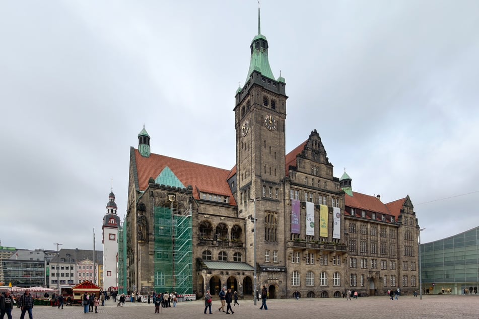 Erst auf Nachfrage aus dem Stadtrat hat das Rathaus aktuelle Zahlen zu den Nebeneinkünften der Stadtspitze veröffentlicht.