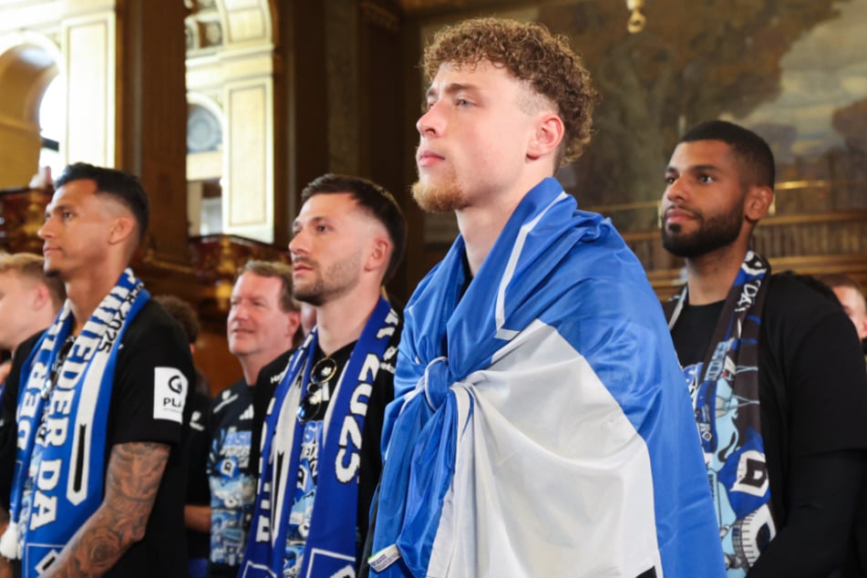 HSV-Nachwuchskeeper Hannes Hermann (20, vorne) fällt mit einem Außenbandriss wochenlang aus.