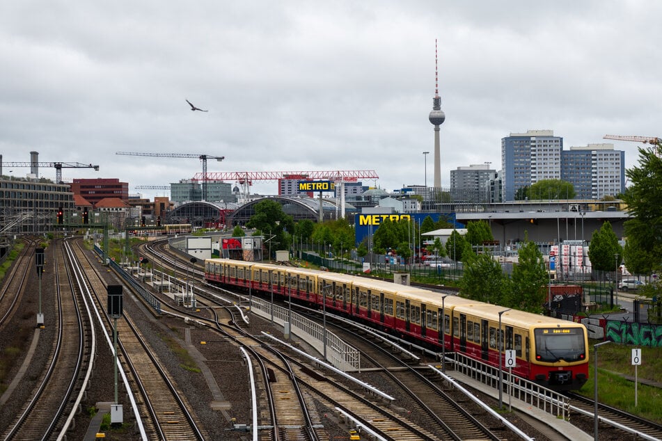 Wegen Bauarbeiten kommt es bei der Berliner S-Bahn zu Einschränkungen für Reisende.