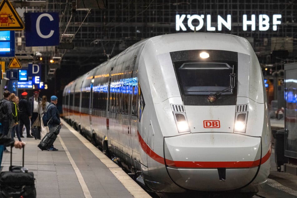 Hauptbahnhof in Köln am Sonntag gesperrt: Was das für die Reisenden jetzt bedeutet!