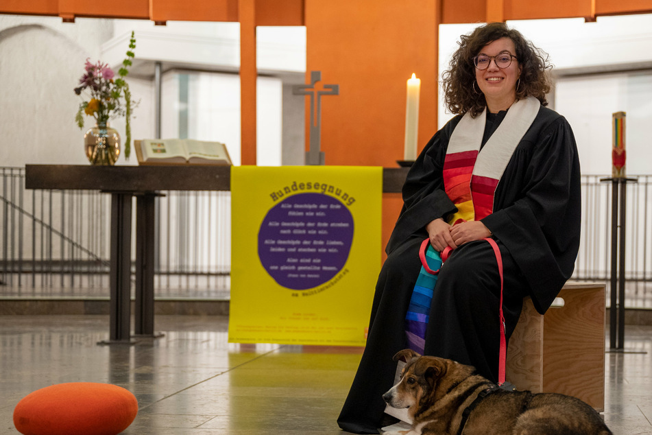 Pfarrerin Jasmin El-Manhy führte auch schon Hundesegnungen in der Genezarethkirche in Berlin-Neukölln durch.