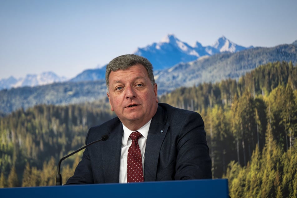 Verkehrsminister Christian Bernreiter (62, CSU) bemängelt den fehlenden Notfallplan der Bahn.