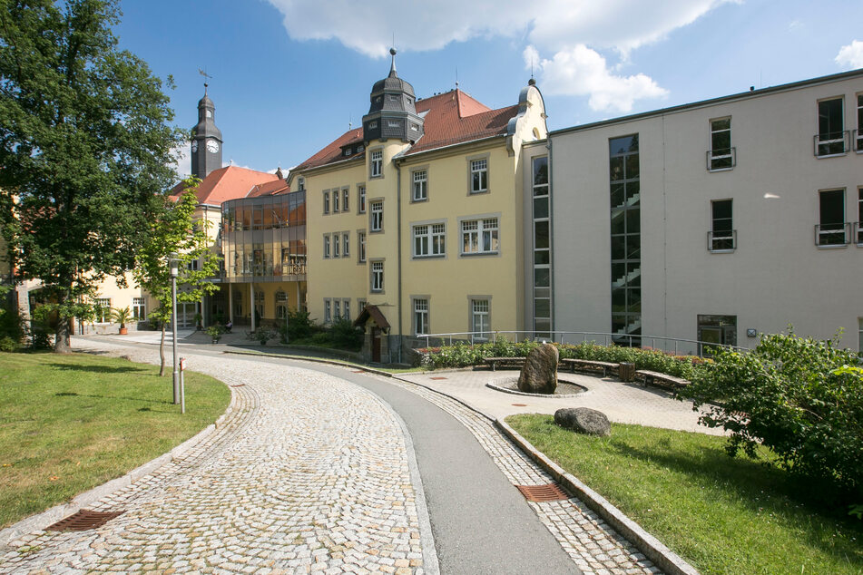 Asklepios Orthopädische Klinik Hohwald in Neustadt in Sachsen ist ein Fachkrankenhaus. Der Landkreis stimmt sich ab mit den Geschäftsführungen der Krankenhäuser in Pirna, Freital/Dippoldiswalde und Sebnitz/Hohwald.