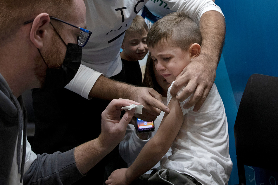 Nationale Regierungen beziehungsweise Gesundheitsbehörden müssen nun entscheiden, ob die Impfung von Kindern auch empfohlen wird.