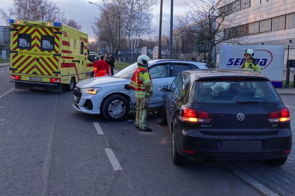 Unfall in Dresden: Golf- und Audi-Fahrer krachen in Klotzsche zusammen!