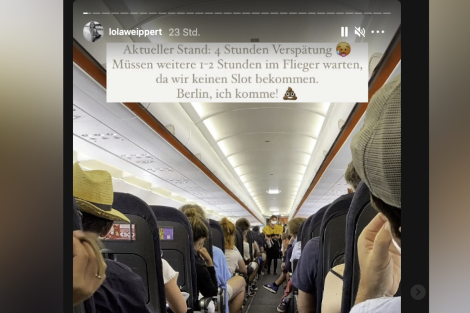 Lola Weippert (25) saß über zehn Stunden in dem Flugzeug fest.