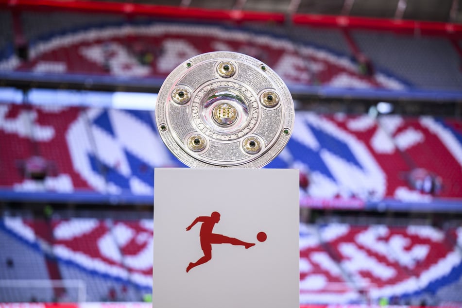 Das Objekt der Begierde: 18 Oberhaus-Klubs duellieren sich um die Schale, doch nur einer kann sie haben. (Symbolbild)