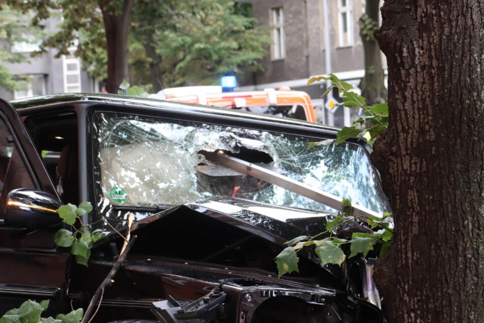 Unfall mit Mercedes G-Klasse: War ein Hochzeitskorso schuld?