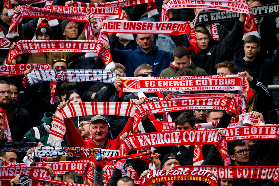Die Fans dürften heute wieder wie eine Wand hinter der Mannschaft stehen und wollen sich ab 11 Uhr gesanglich auf das "Endspiel" einstimmen.