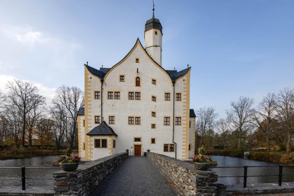 Das Puppentheater Manuart gastiert im Wasserschloss.