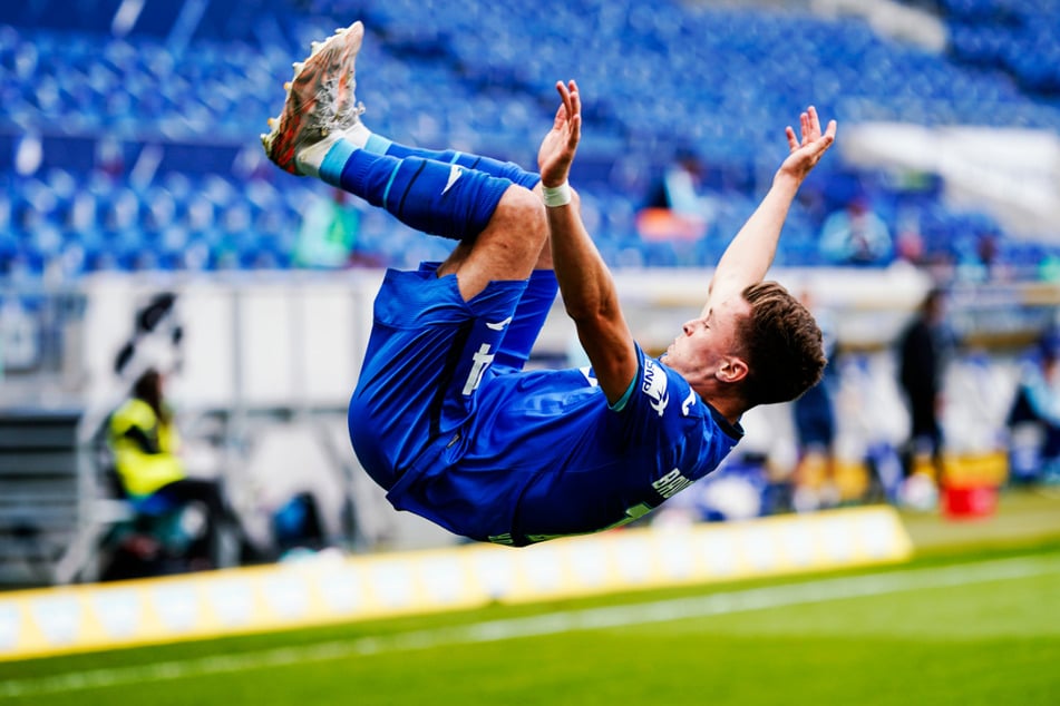 Artistischer Jubel: Hoffenheims Christoph Baumgartner schlägt nach seinem Treffer zum 3:2 für die TSG einen Salto.