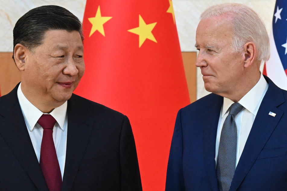 President Joe Biden (r.) told his counterpart Xi Jinping on Tuesday that the United States wants a change of ownership of TikTok.