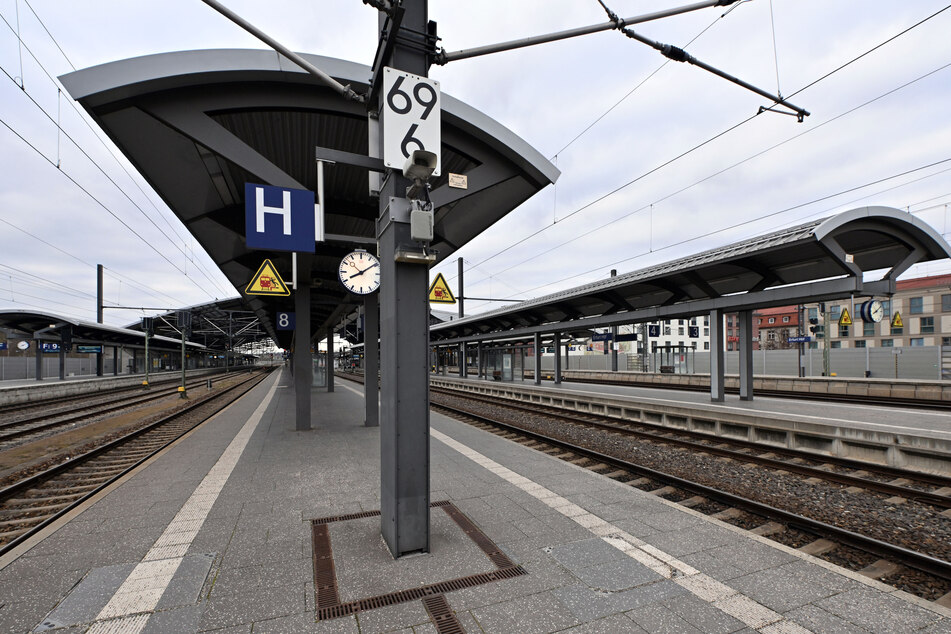 Am Erfurter Hauptbahnhof wurde am Samstagmorgen eine tote Person zwischen den Gleisen gemeldet.