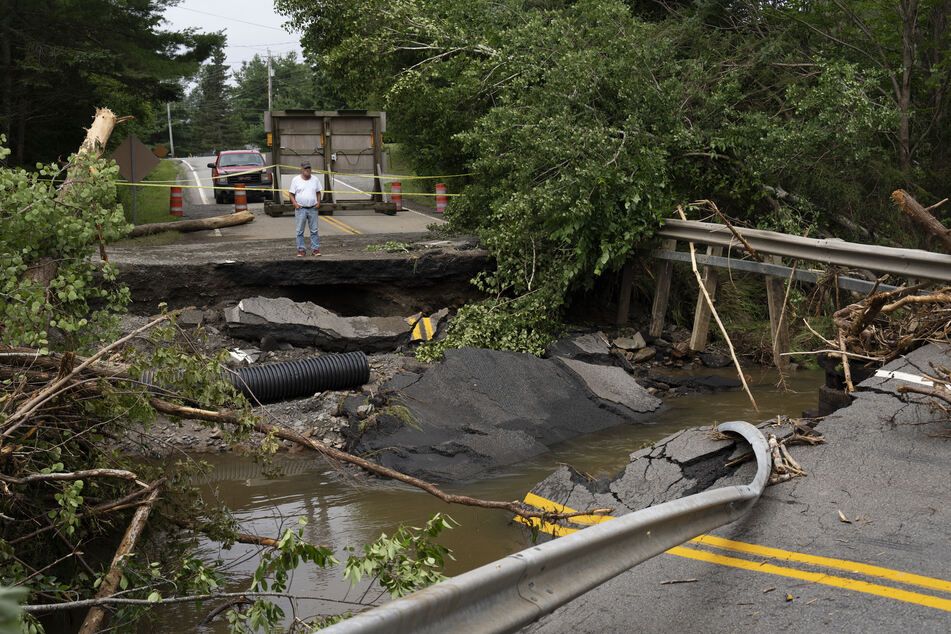 Nach schweren Regenfällen sind viele Brücken sehr stark beschädigt.