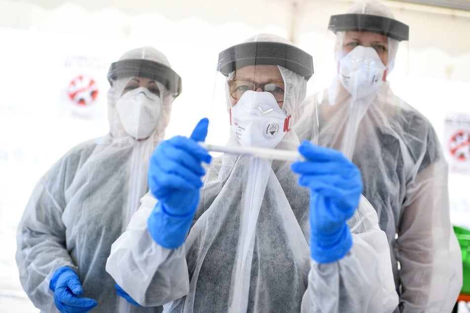 Mit Hochdruck wird an einem Impfstoff gegen das Coronavirus gearbeitet.