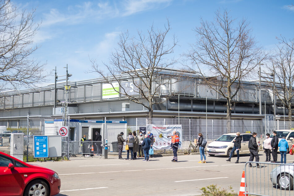 Auch in der Neuen Messe Leipzig wird durchgeimpft. Sommerferien gibt es für die Impfzentren nicht.