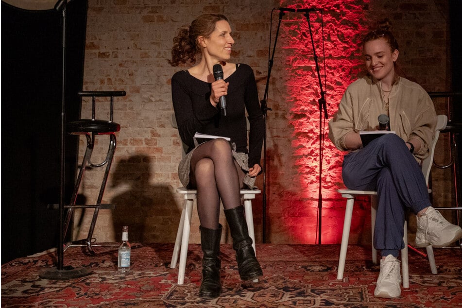 Dresden: Im ehemaligen Testzentrum: Satire-Abend über Corona-Pandemie bricht Tabus