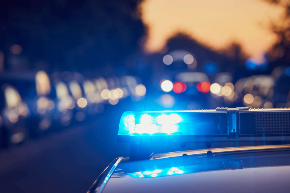 In Bergneustadt (Oberbergischer Kreis) hat die Polizei am Freitag einen nackten Randalierer (22) in Gewahrsam genommen. (Symbolbild)