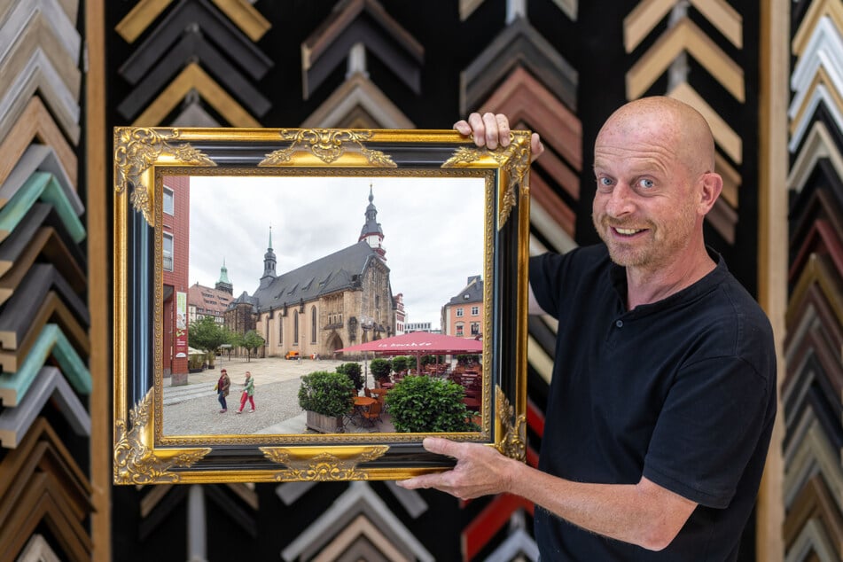Das Foto der Jakobikirche hat sich Fotograf und Rahmenfachmann Peter Zschage (52) als Andenken gerahmt.