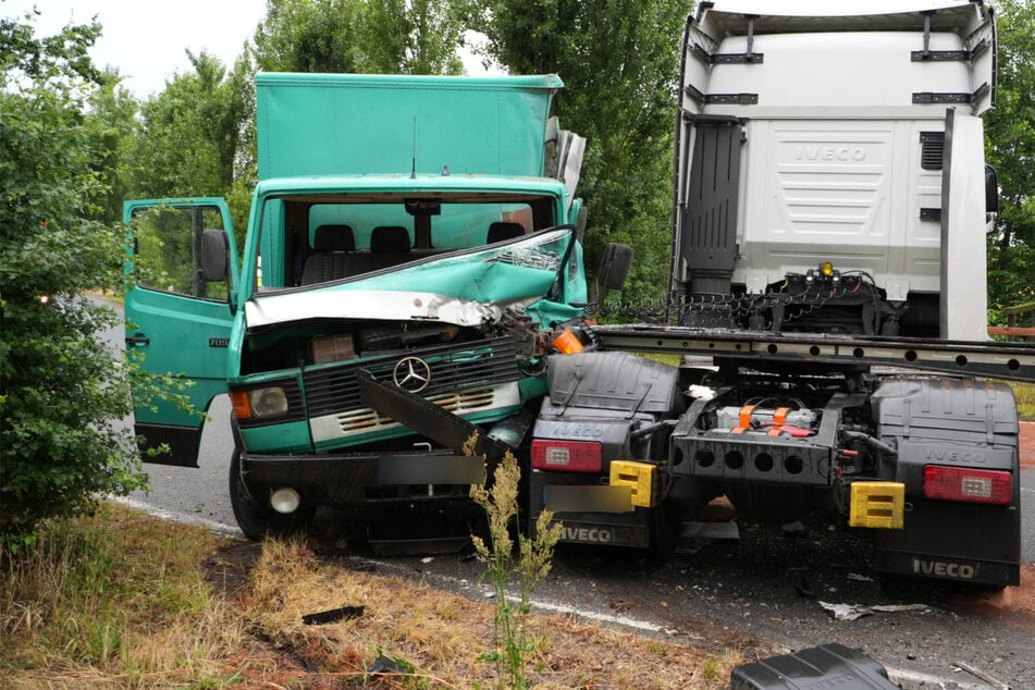Lastwagen-Unfall im Landkreis Leipzig: 65-Jähriger schwer verletzt