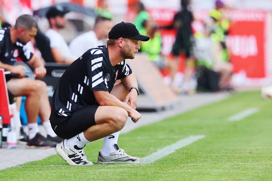 Trainer Robert Schröder (38) steht (wieder einmal) bei den HFC-Anhängern unter Beschuss.