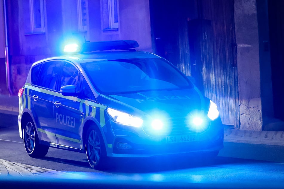 Die Polizei nahm vier Tatverdächtige vorläufig fest. (Symbolbild)