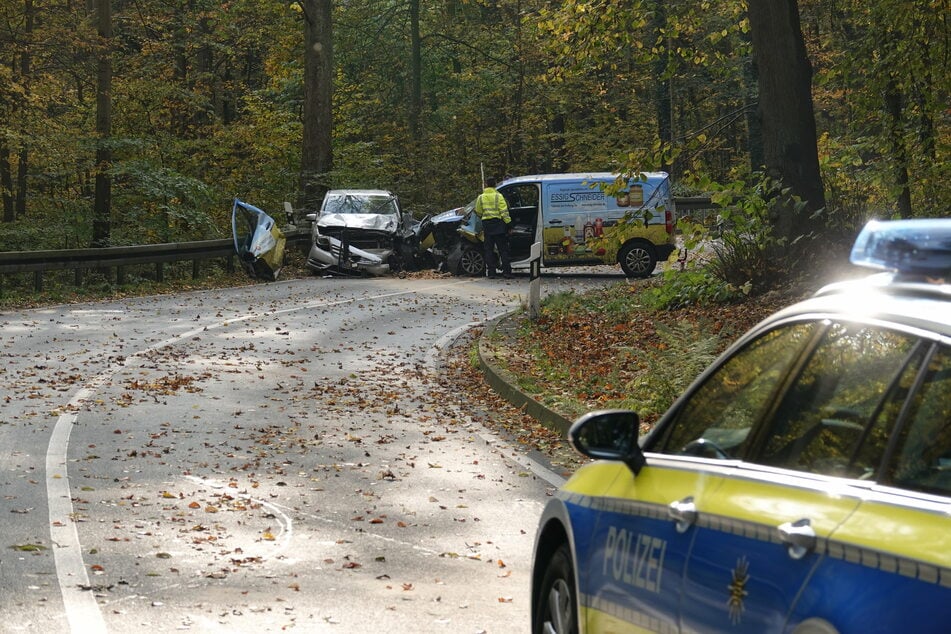 Der schlimme Unfall geschah in einer Rechtskurve.